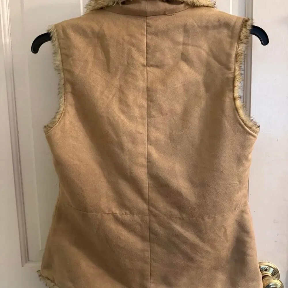 Unbranded Women's Tan and Cream Gilet - Picture 3 of 3